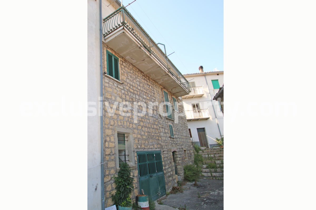 Renovated stone house with garage located at 38 km from the ski resorts