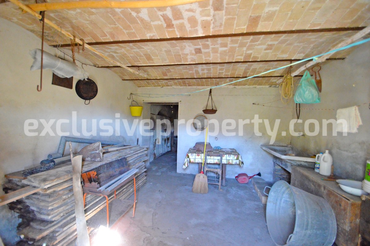 Ancient stone house with garden for sale in Abruzzo 10
