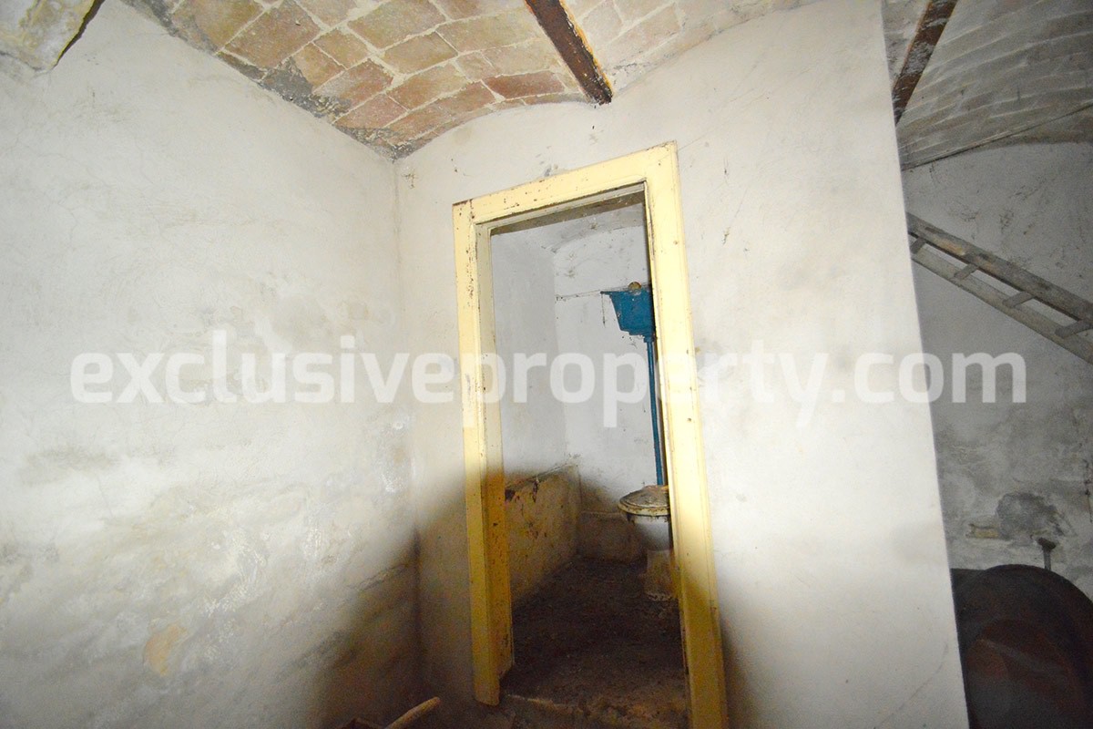 Ancient stone house with garden for sale in Abruzzo