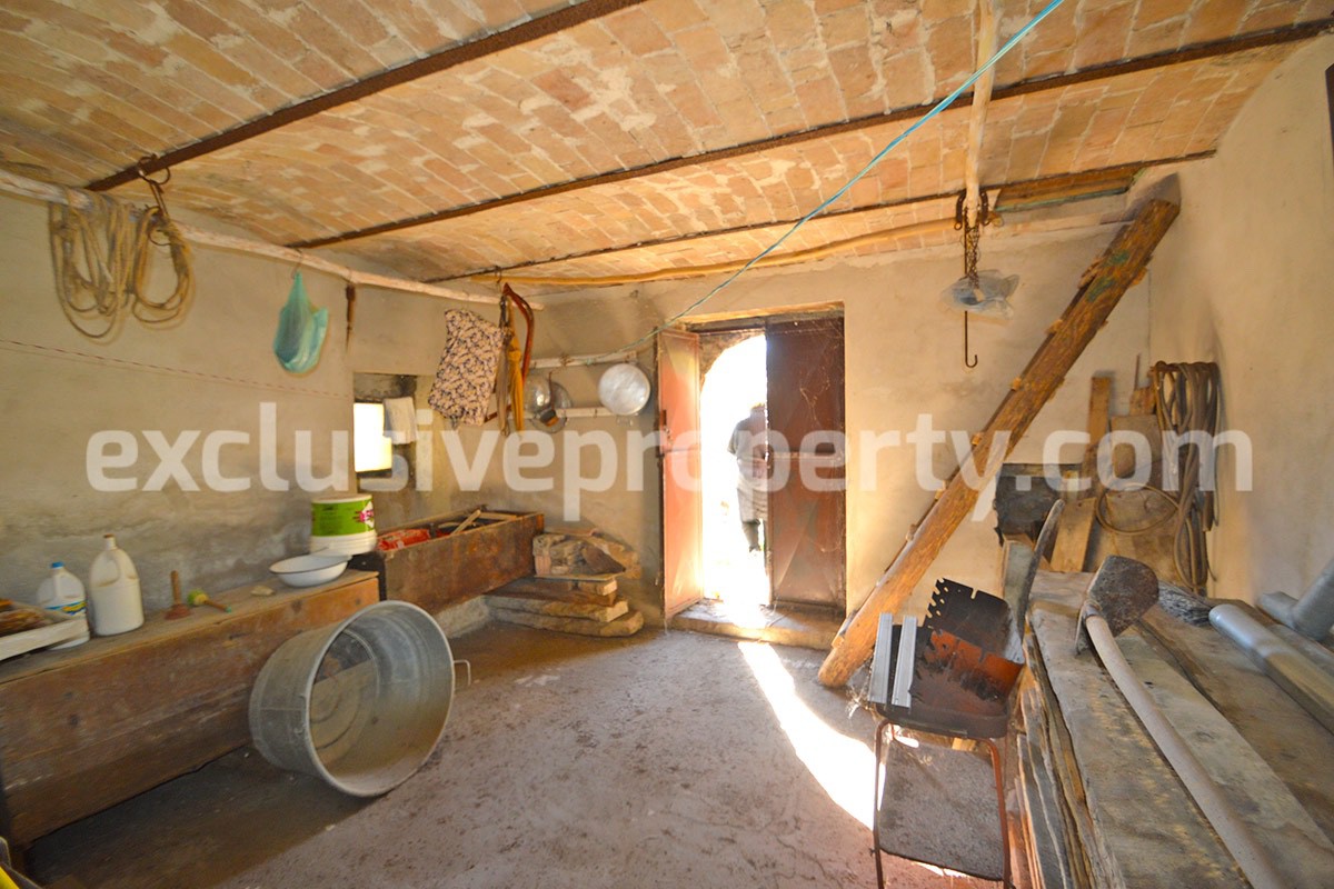 Ancient stone house with garden for sale in Abruzzo 15