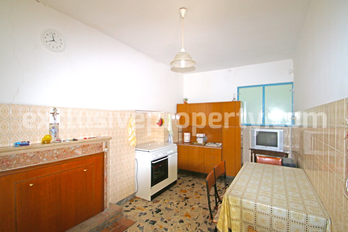 Detached house with two garages and garden for sale in Italy