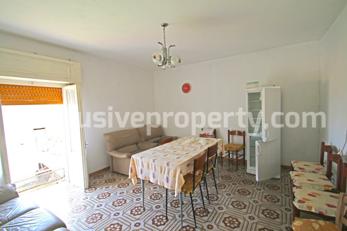 Detached house with two garages and garden for sale in Italy