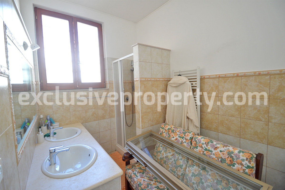 House in excellent condition and furnished for sale just 15 min Termoli Molise