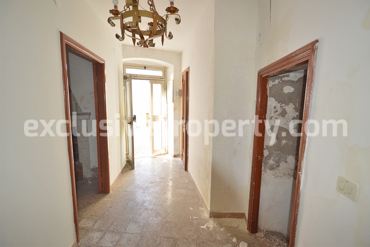 House with terrace for sale in Montecilfone 15 min from the Molise coast Italy