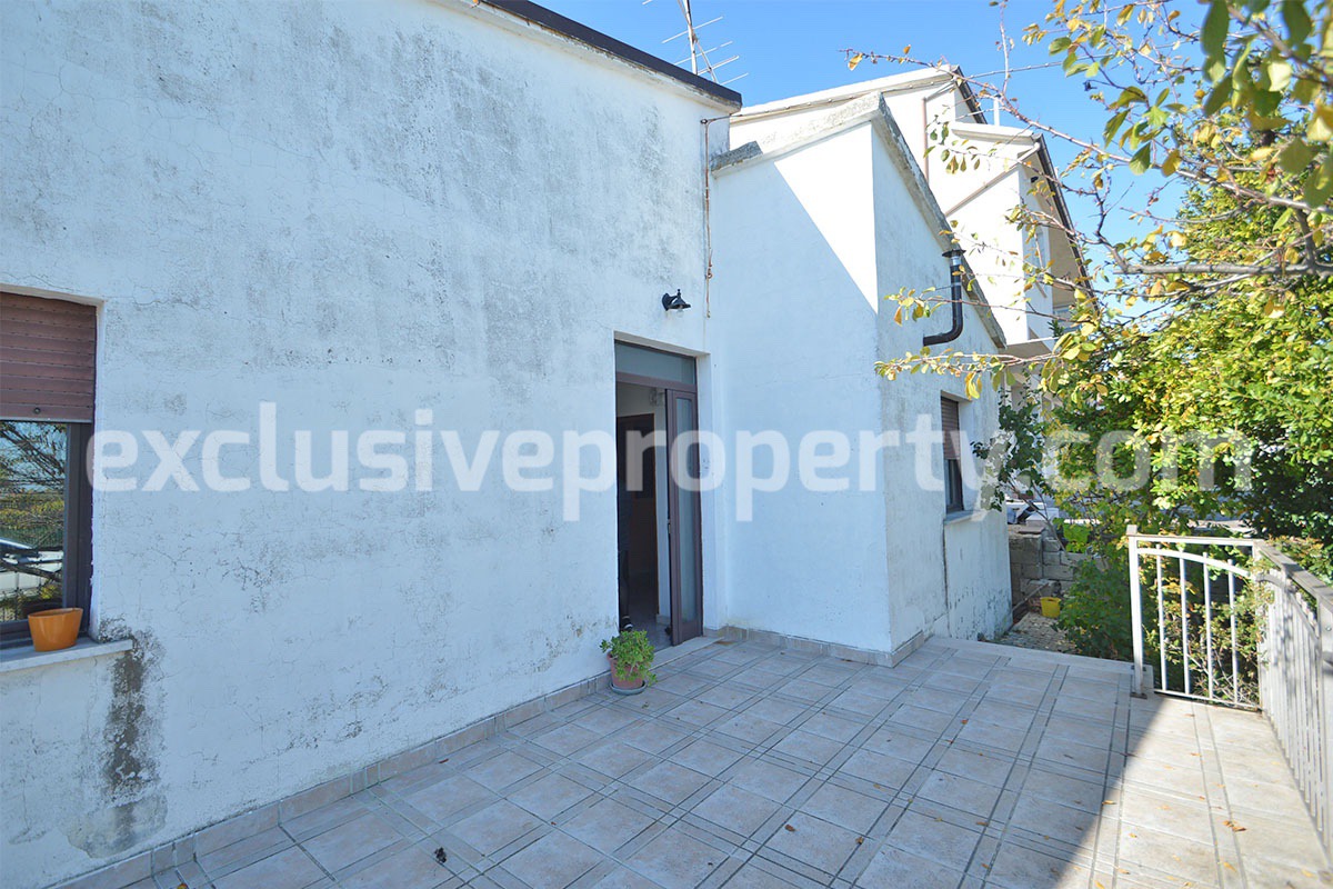 Detached house with garden and garage for sale in Montecilfone - Molise 3