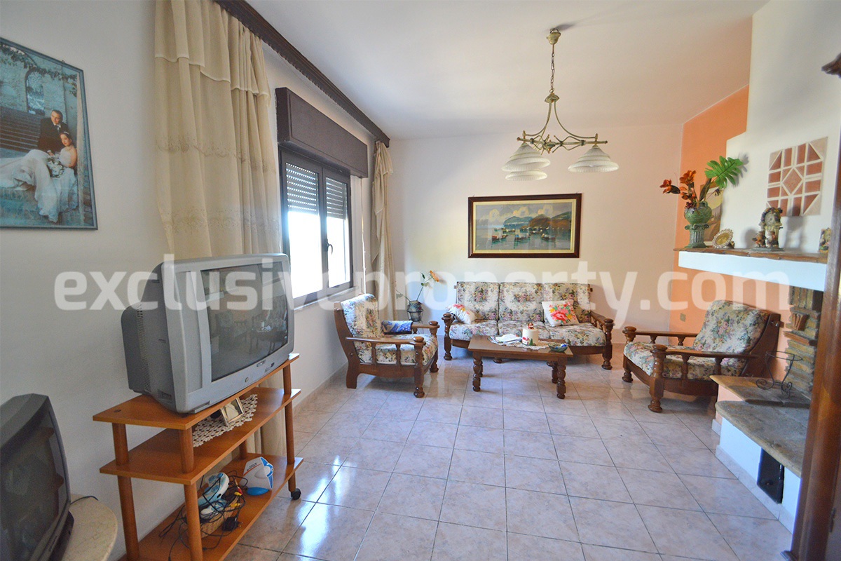 Detached house with garden and garage for sale in Montecilfone - Molise 6