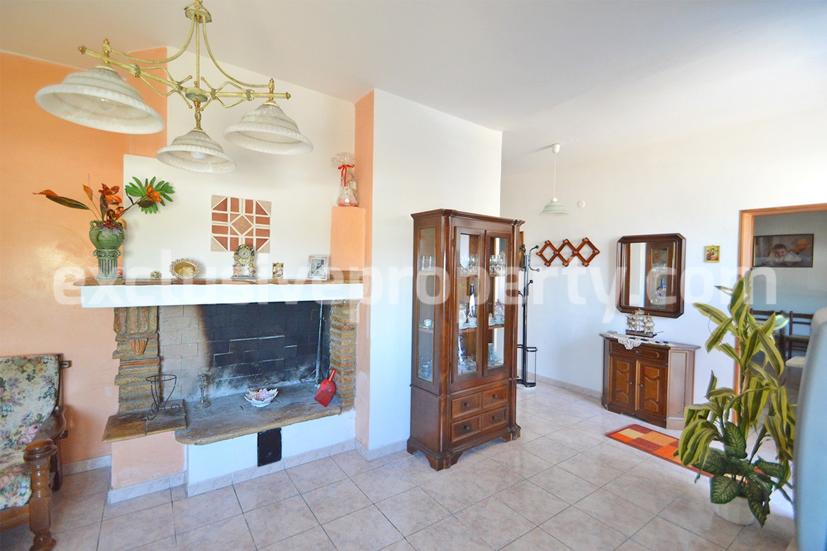 Detached house with garden and garage for sale in Montecilfone - Molise 7