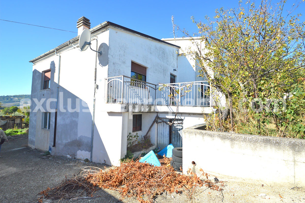Detached house with garden and garage for sale in Montecilfone - Molise 13