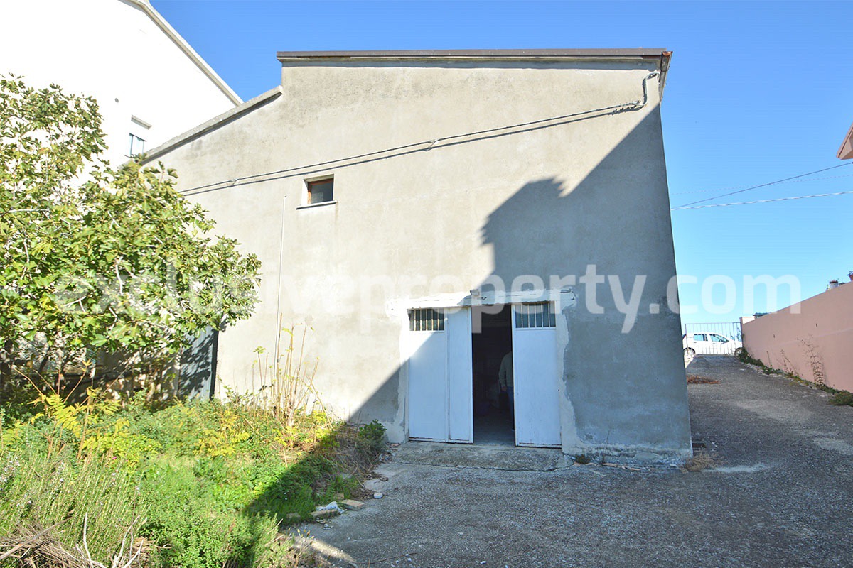 Detached house with garden and garage for sale in Montecilfone - Molise