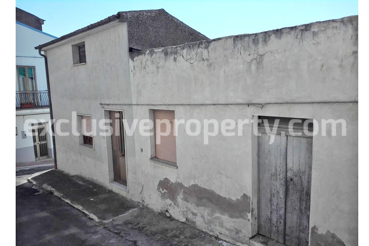 Property with garden for sale in Molise hills 25 km from Termoli and the coast Italy