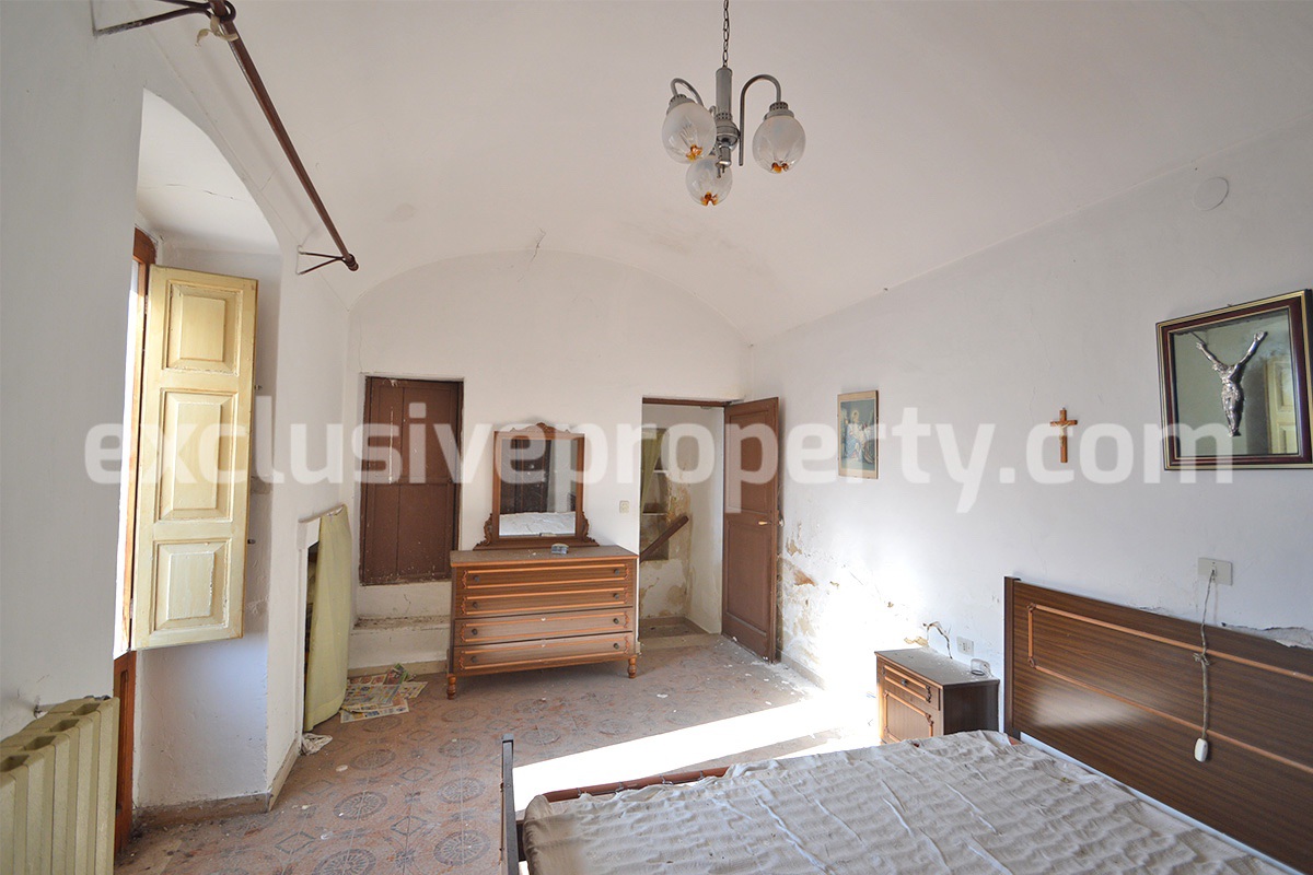 House in the center of Montecilfone on the gentle hills of Molise for sale in Italy 9