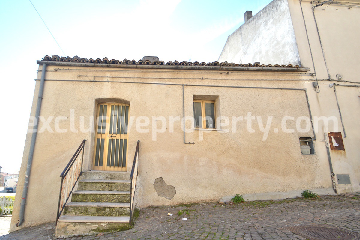 House in the center of Montecilfone on the gentle hills of Molise for sale in Italy 11