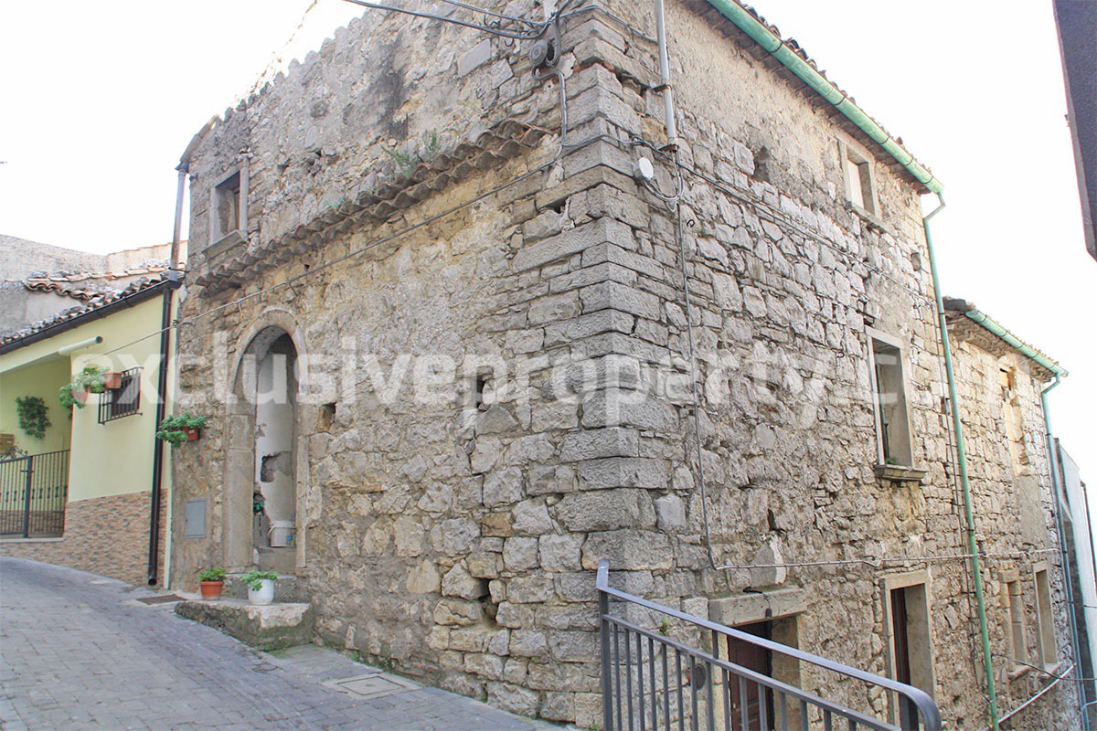 Character stone house partially renovated for sale in Molise 13