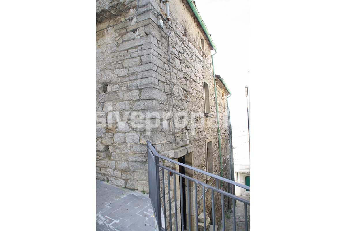 Character stone house partially renovated for sale in Molise 14