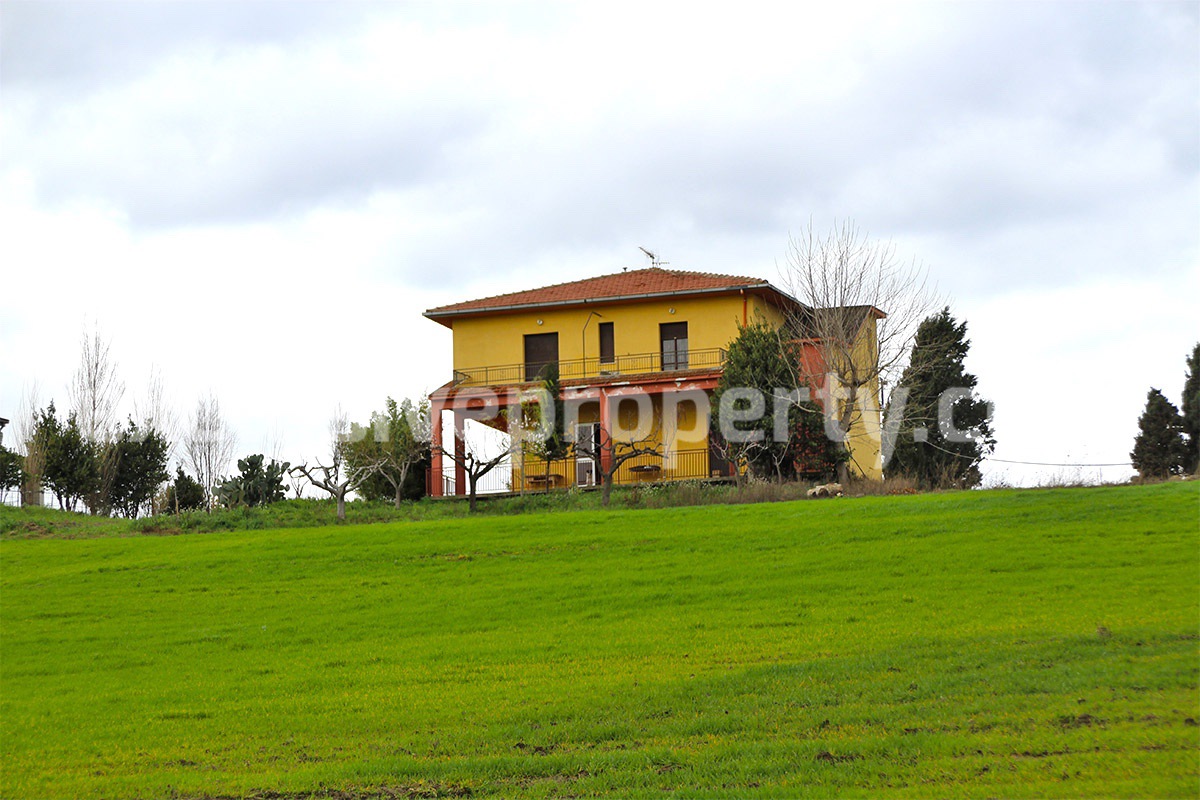 Properties for sale on the sea in Italy Molise village Montenero di Bisaccia 4