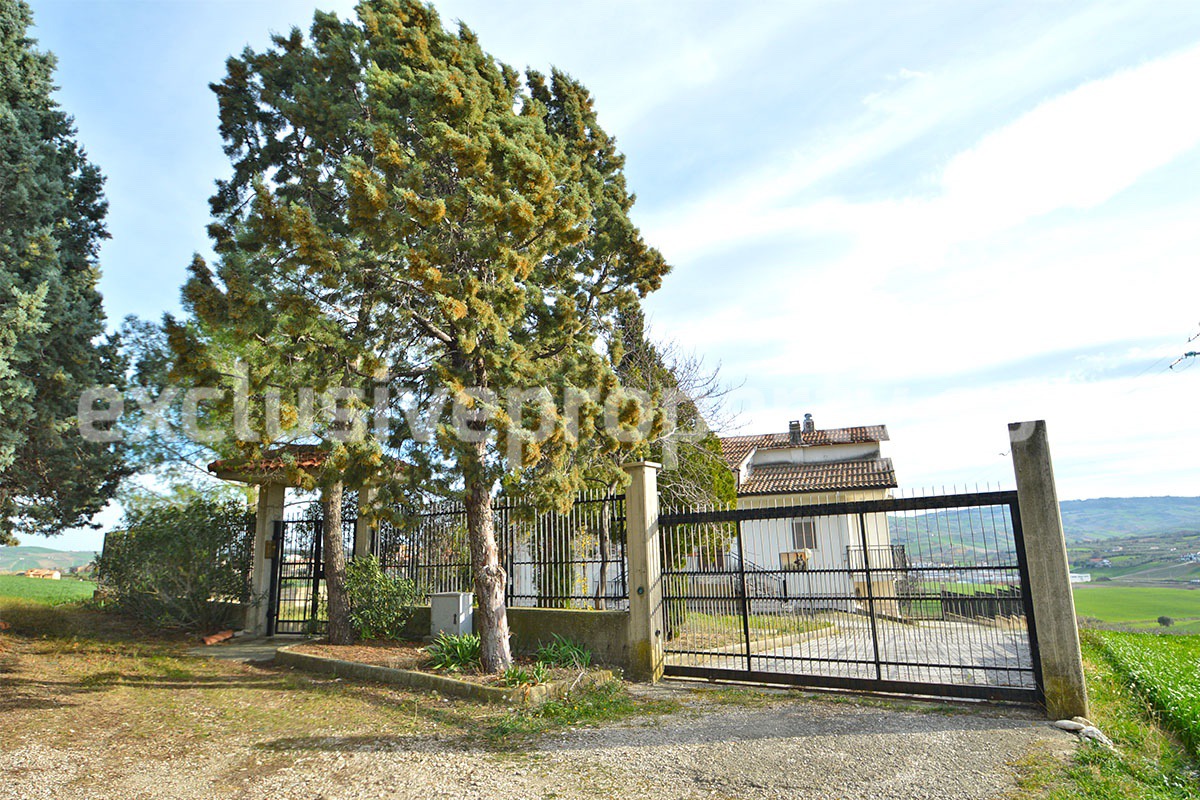Independent house surrounded by greenery for sale Montenero di Bisaccia Molise 11