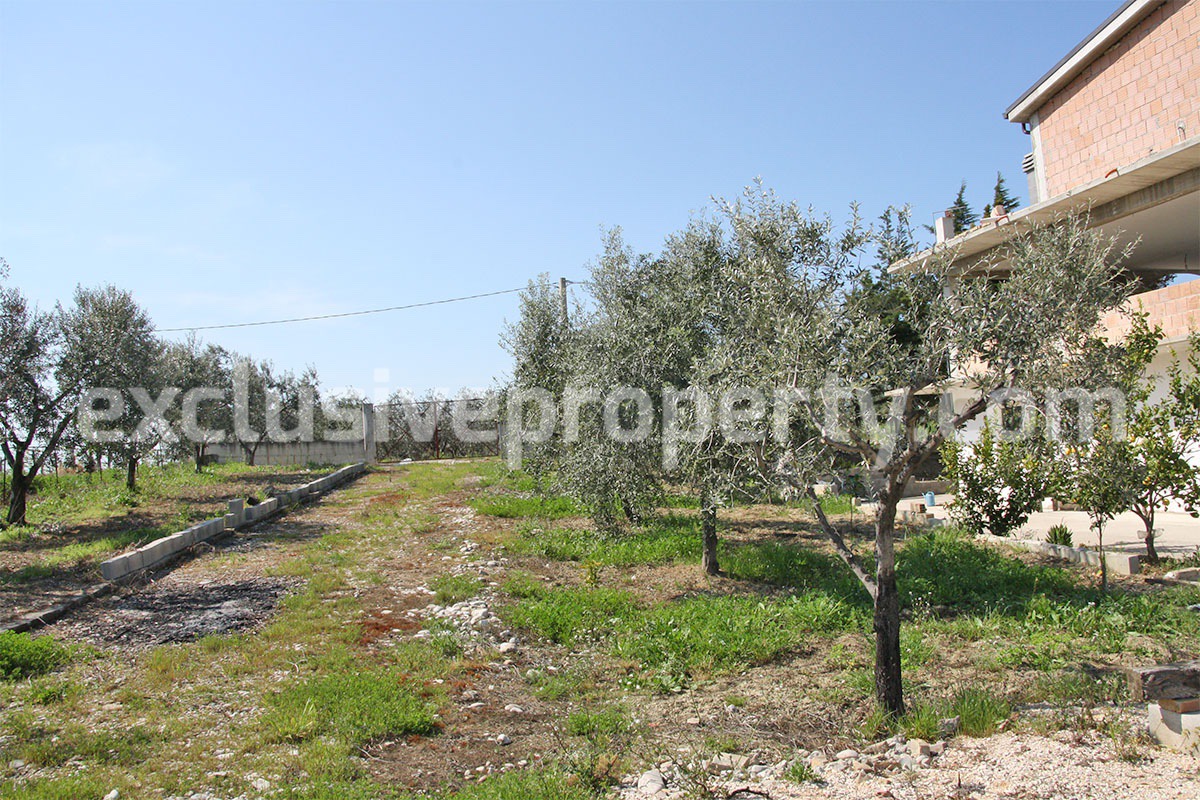 Huge country house with land and terrace for sale in Montenero di Bisaccia 8
