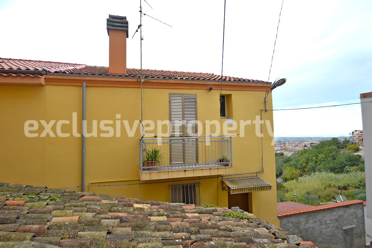 Habitable house for sale in Montenero di Bisaccia 10 min by car from the beach