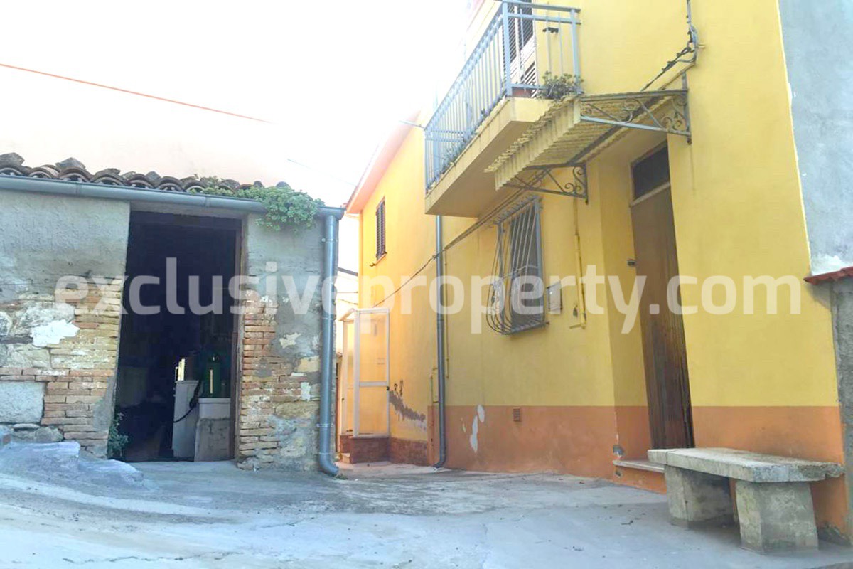 Habitable house for sale in Montenero di Bisaccia 10 min by car from the beach 16