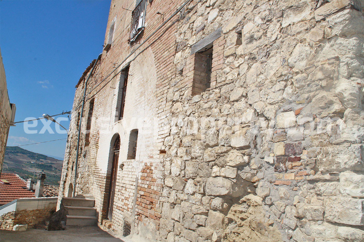 Town brick house low price for sale in Montenero di Bisaccia - Molise