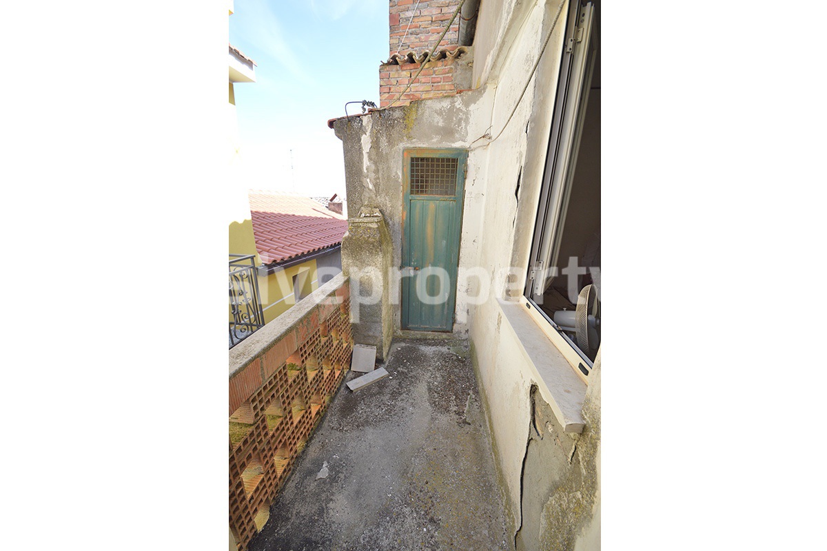 House with outdoor space for sale in 10 min drive from the Molise coast Italy