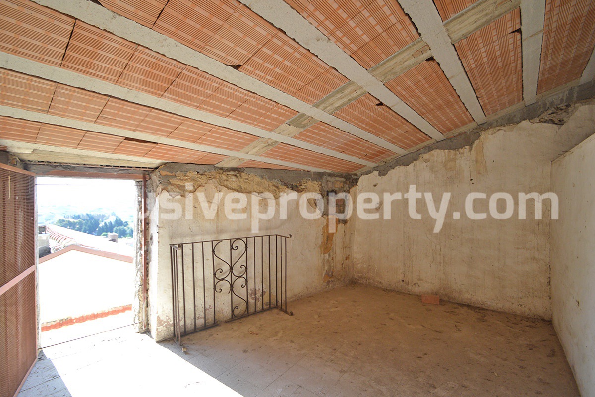 House in the historic center of Montenero di Bisaccia with view of the hills for sale 12