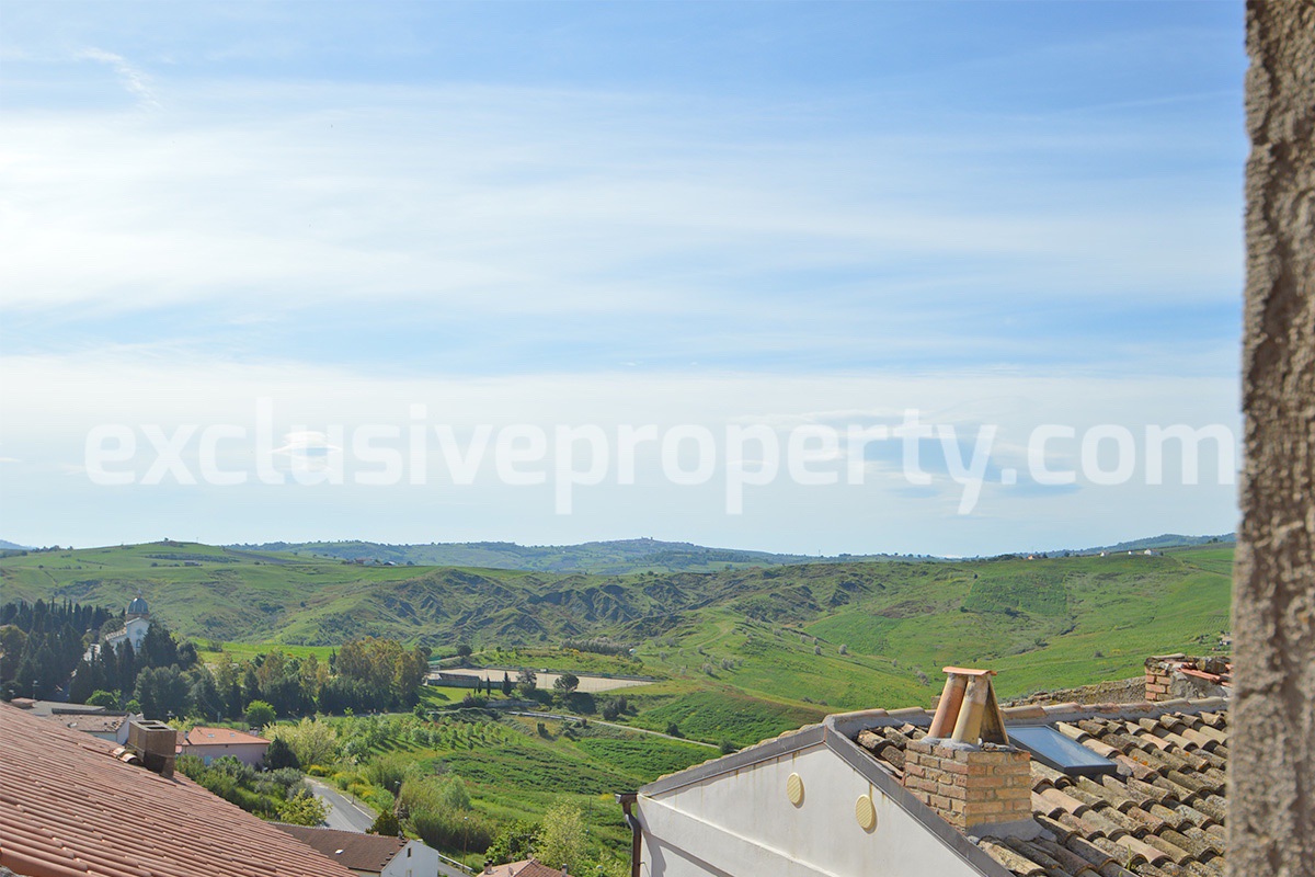 House in the historic center of Montenero di Bisaccia with view of the hills for sale 13
