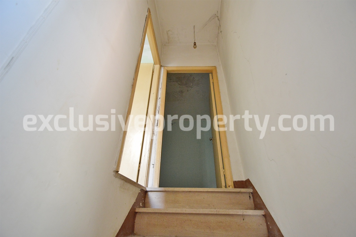 House in the historic center of Montenero di Bisaccia with view of the hills for sale 14