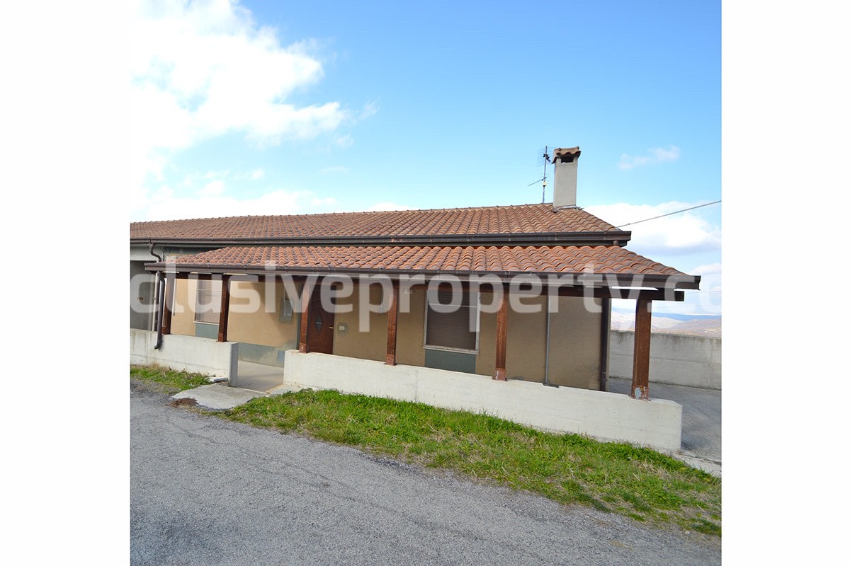 House with a wooden veranda and garage for sale in Abuzzo 5