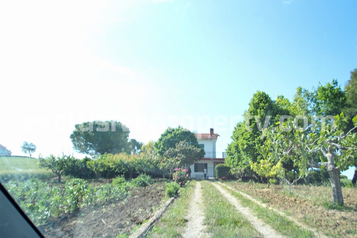 Detached and habitable house located in the countryside for sale in Molise Region 5