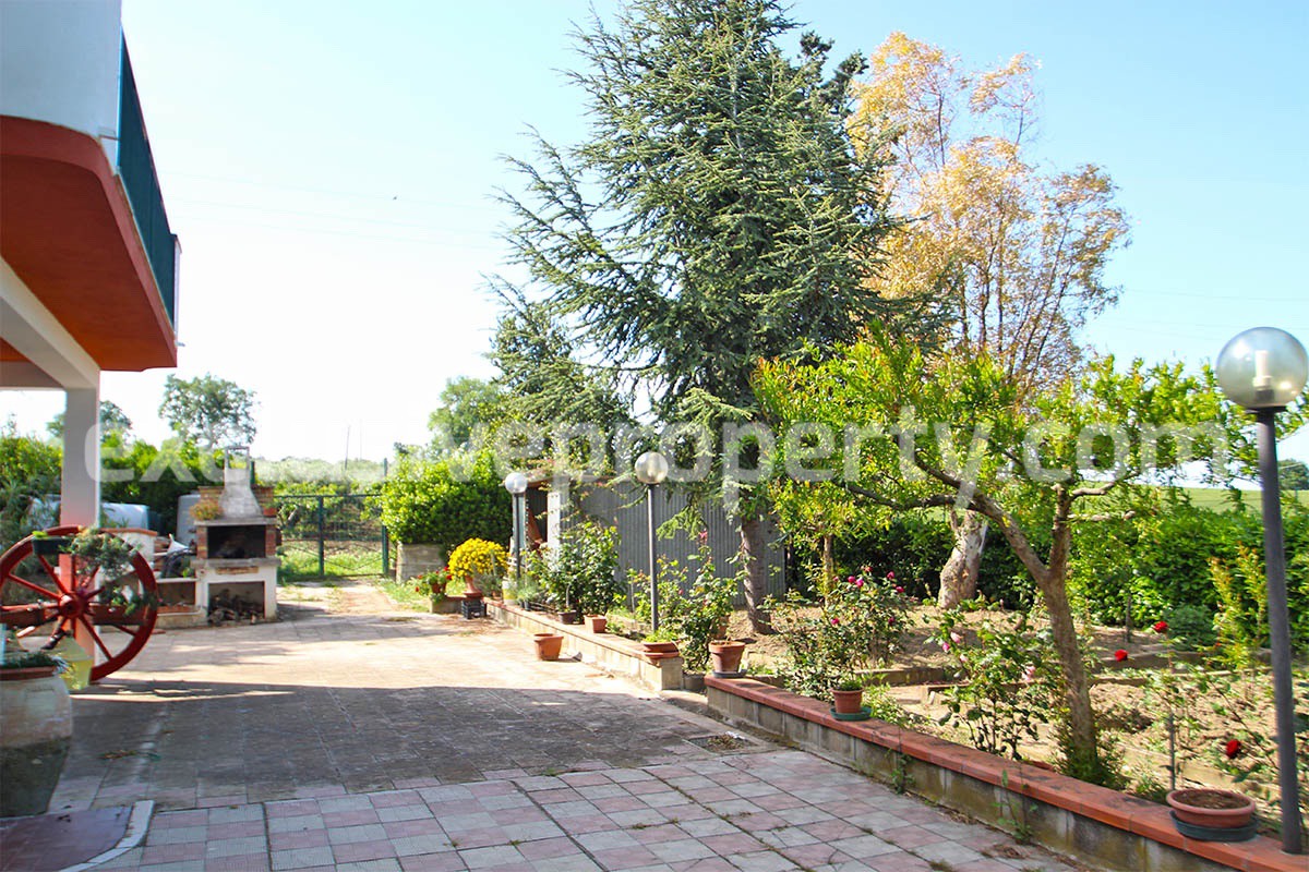 Detached and habitable house located in the countryside for sale in Molise Region 6