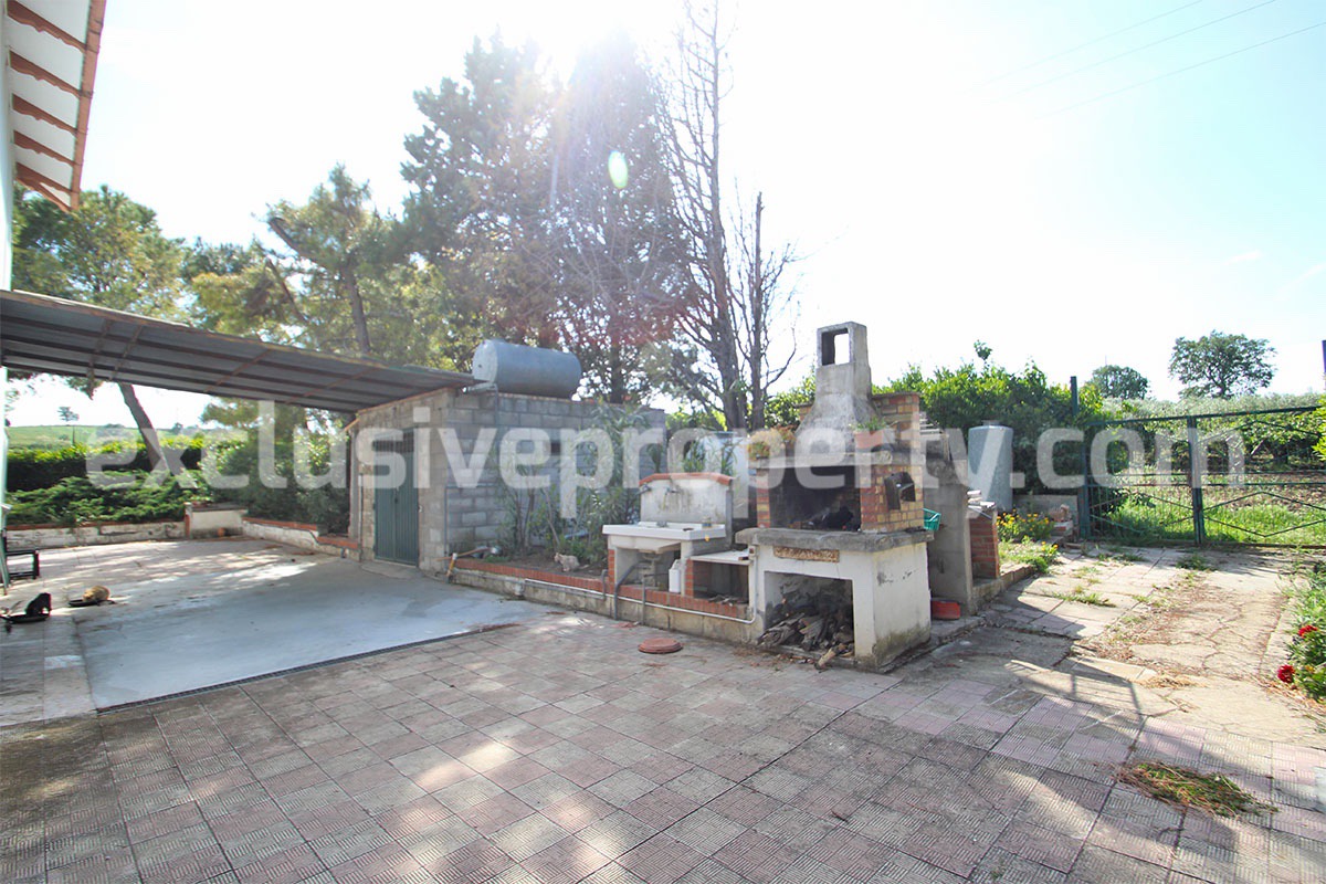 Detached and habitable house located in the countryside for sale in Molise Region 8