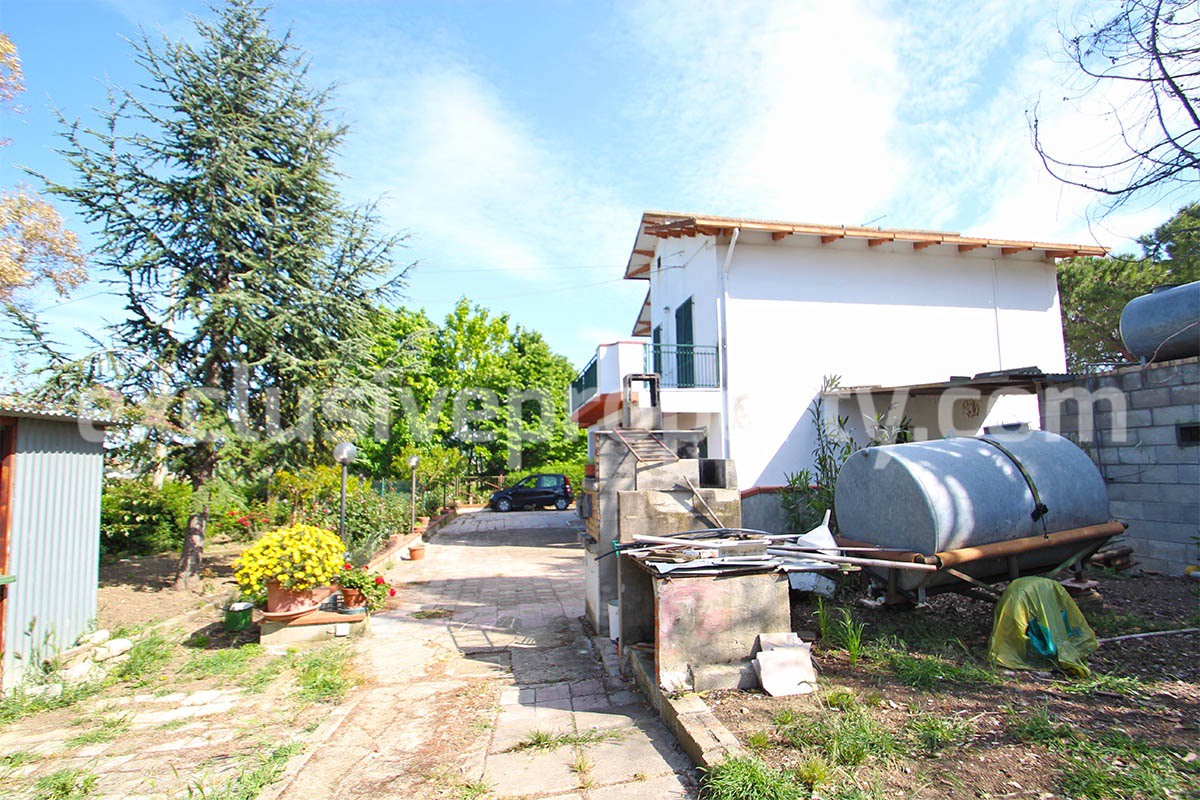 Detached and habitable house located in the countryside for sale in Molise Region 10