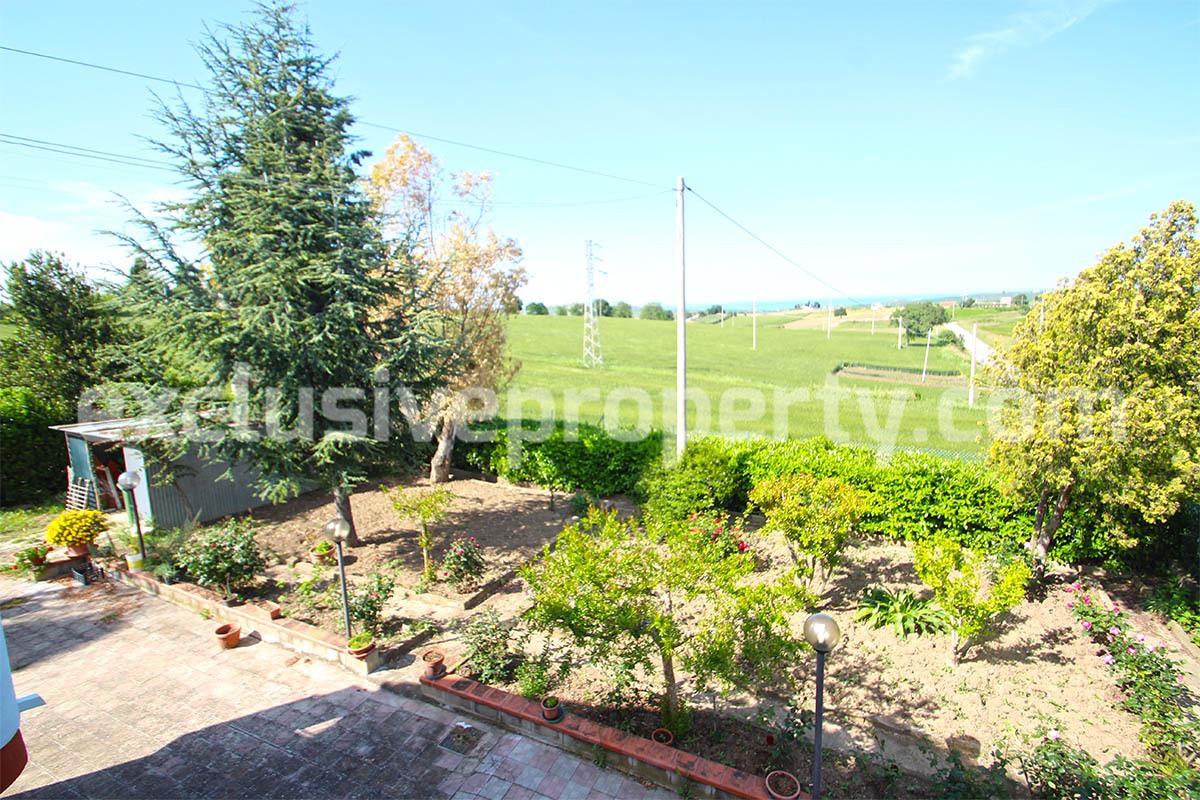 Detached and habitable house located in the countryside for sale in Molise Region 14