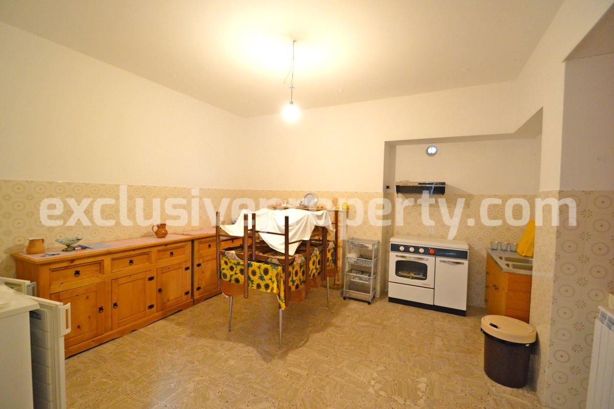 House with a wooden veranda and garage for sale in Abuzzo 9