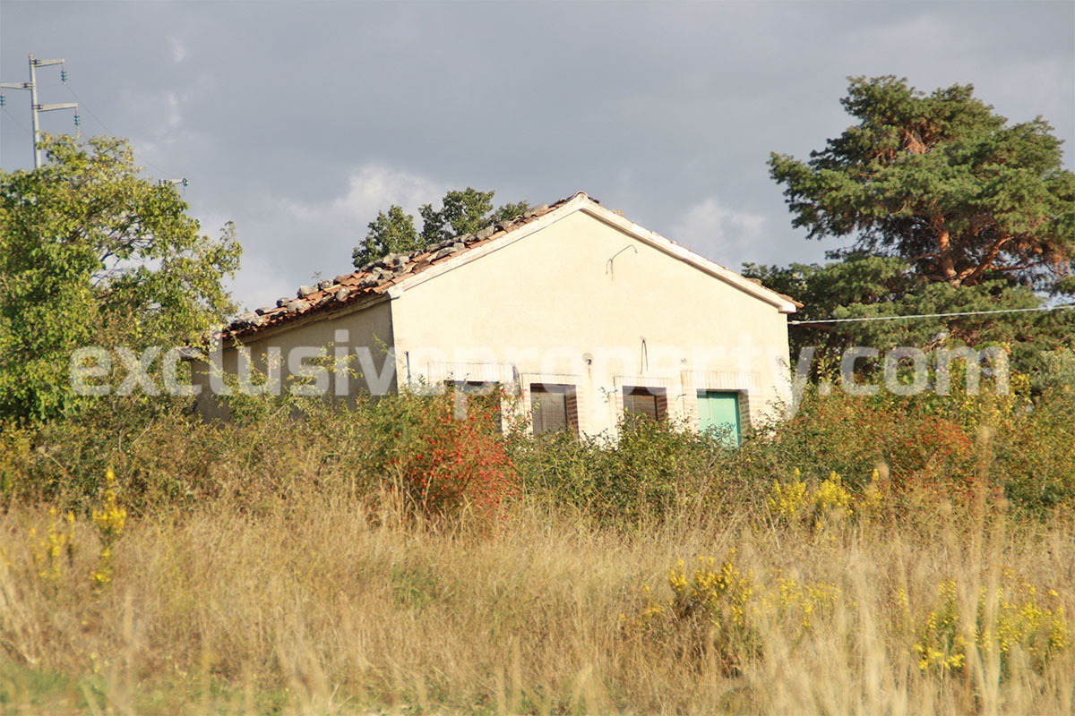 Country house with land in Salcito for sale in Molise 2