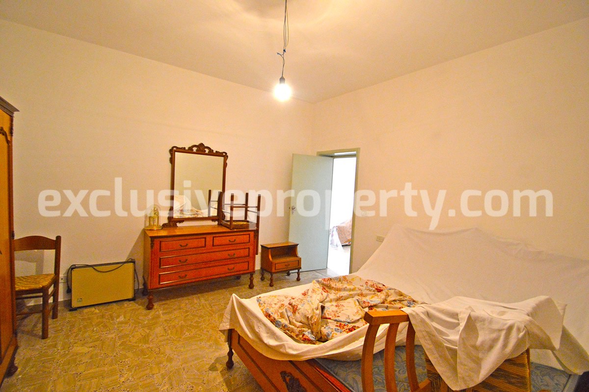 House with a wooden veranda and garage for sale in Abuzzo 16