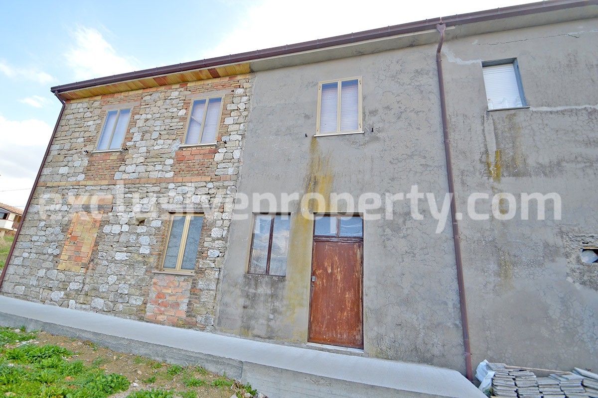 House with a wooden veranda and garage for sale in Abuzzo 17