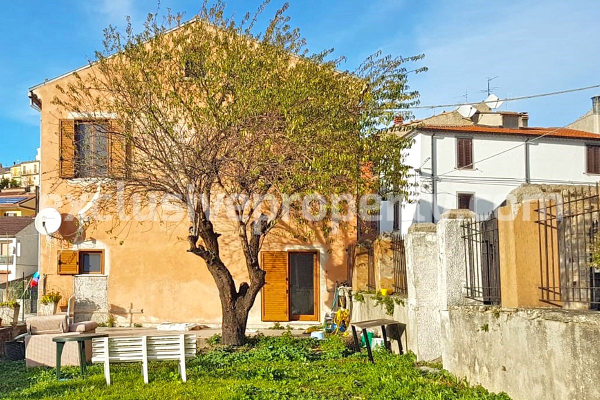 Completely renovated house with garden for sale in the Molise region