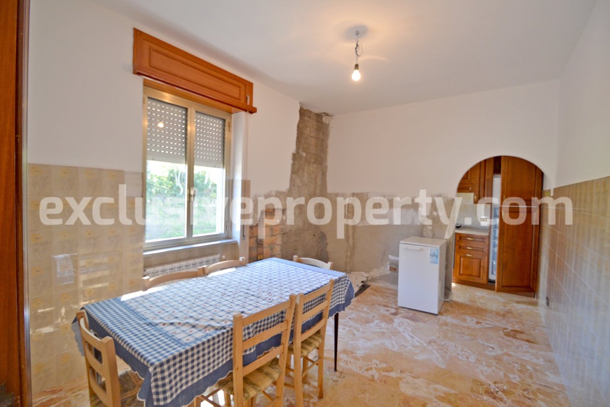 Habitable house with garden and garage for sale in Abruzzo 7