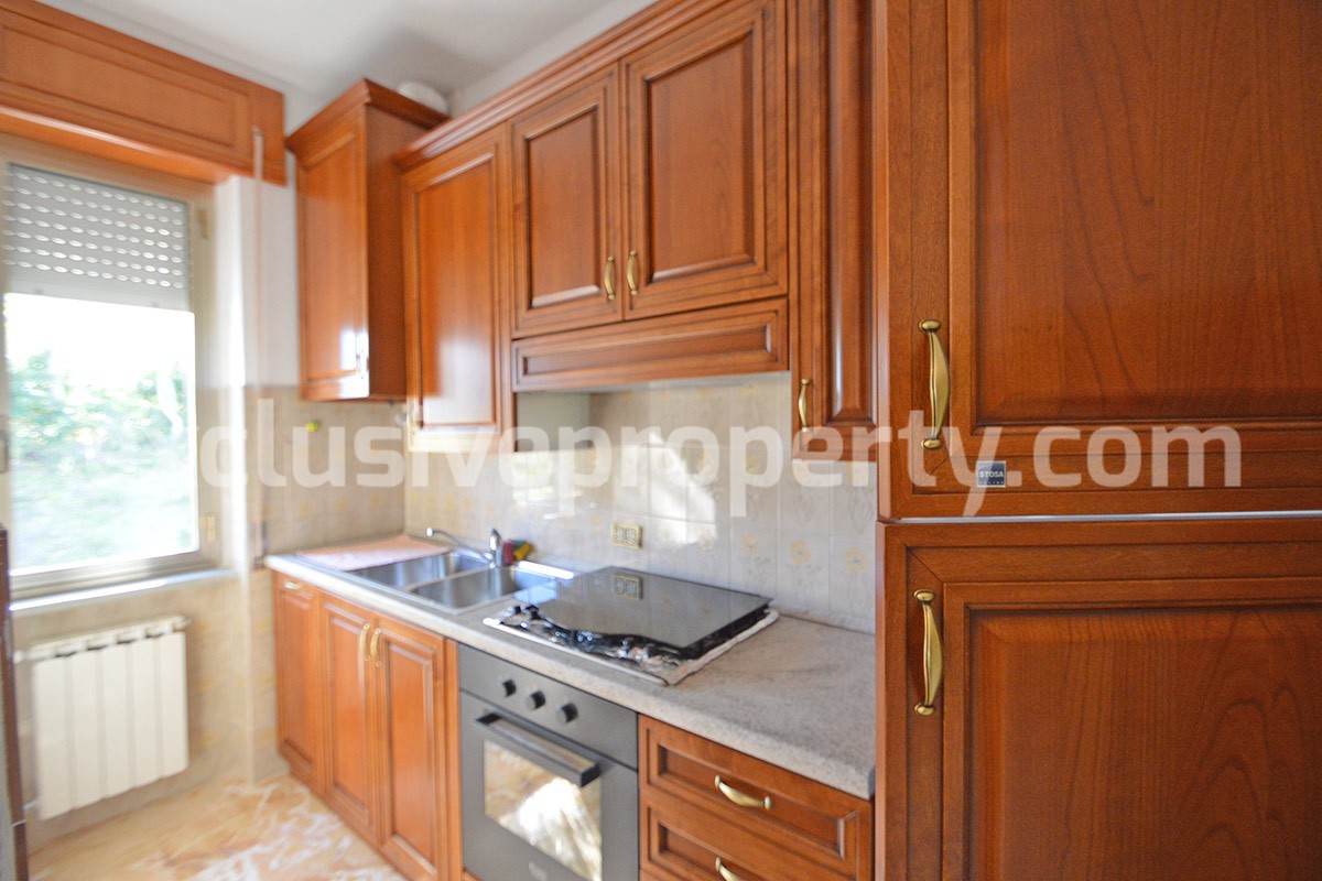 Habitable house with garden and garage for sale in Abruzzo 8