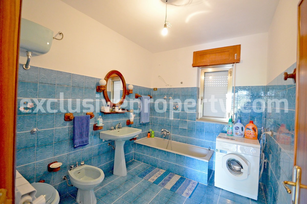 Habitable house with garden and garage for sale in Abruzzo 9