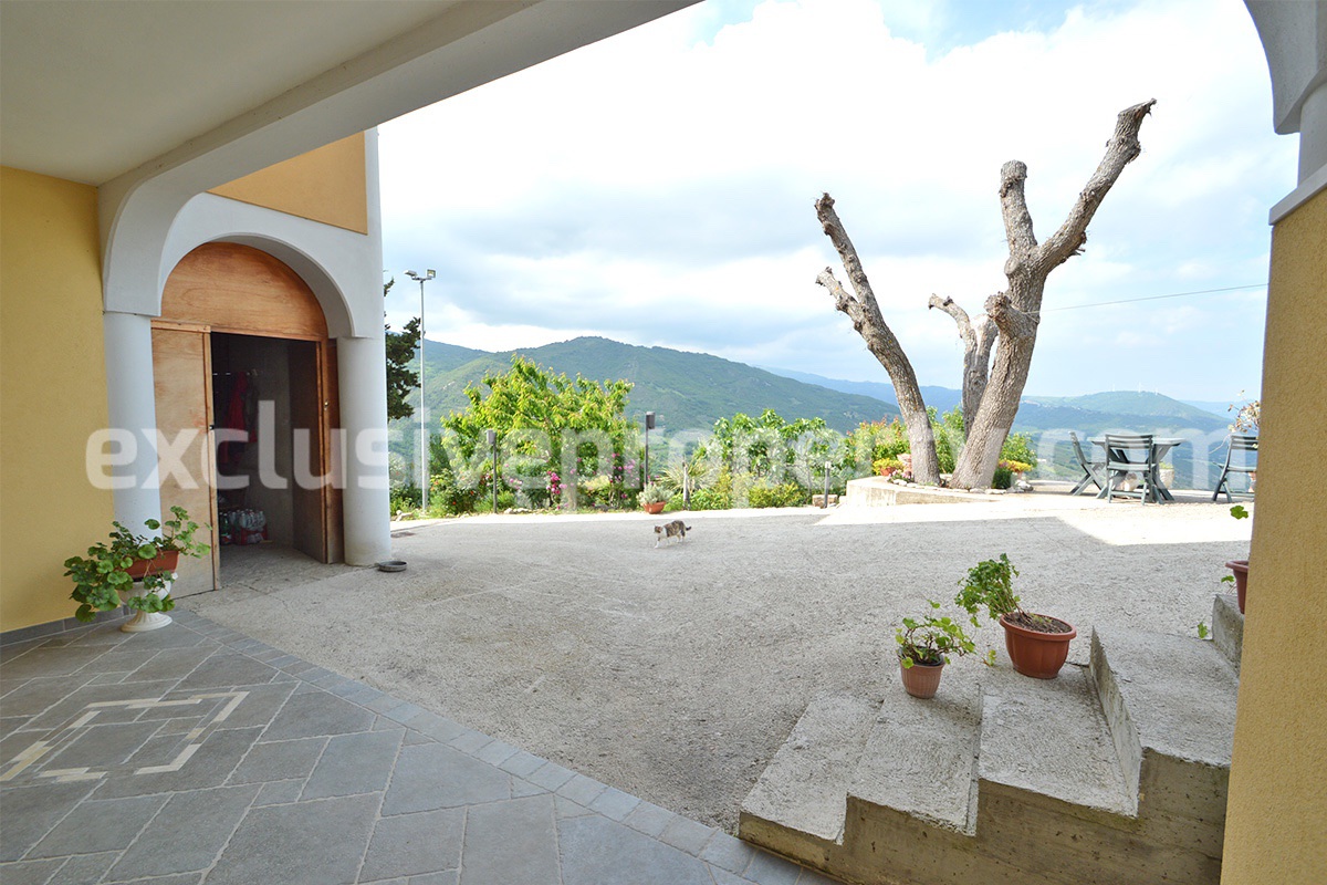 Detached house built completely with reinforced concrete for sale in Italy 9