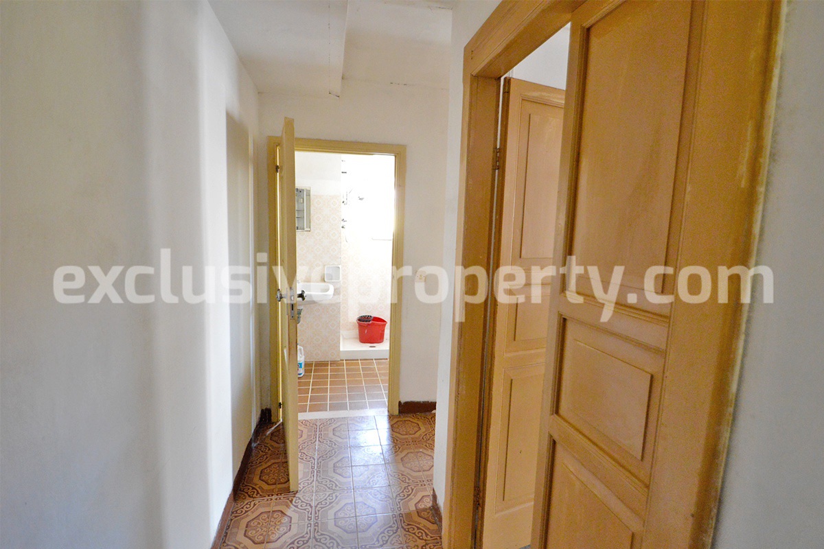 Property in good condition for sale in Italy Molise village Tavenna