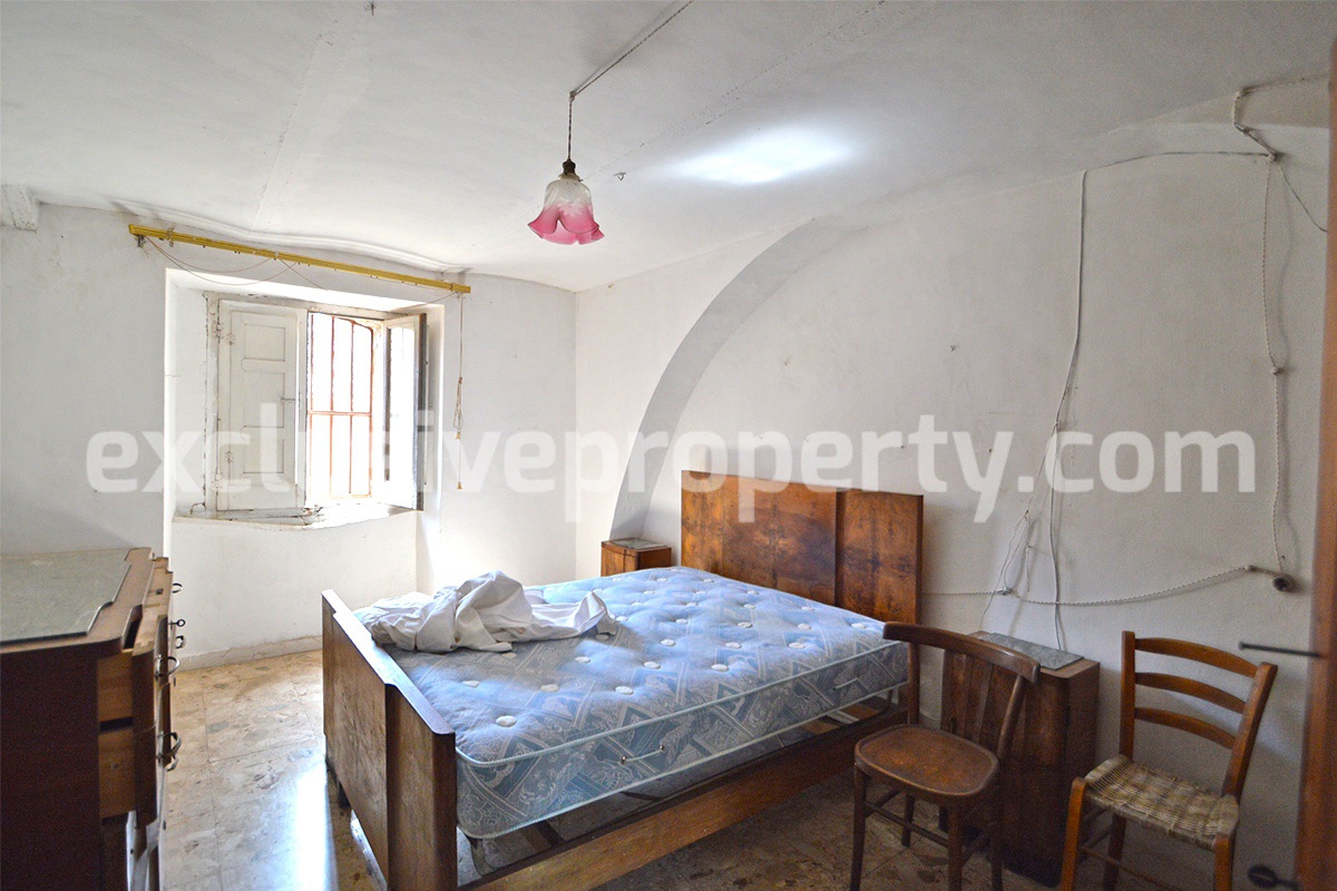 Property in good condition for sale in Italy Molise village Tavenna