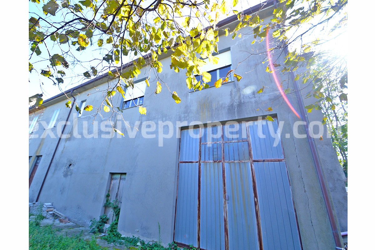Habitable house with garden and garage for sale in Abruzzo 4