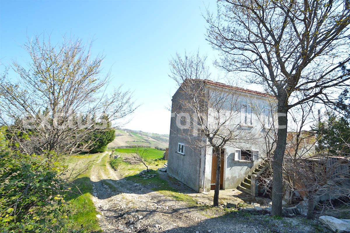 Independent country house with garages terrace and land for sale in Molise Region