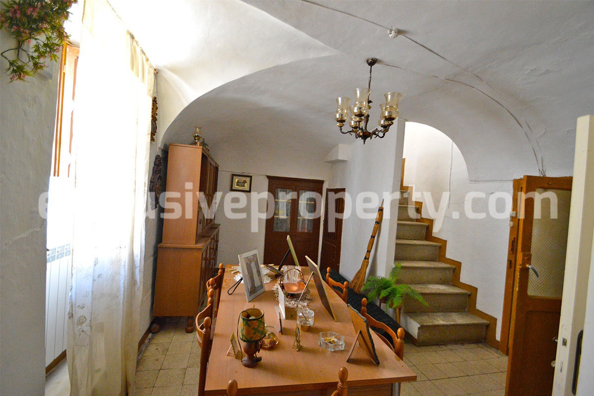 Ancient stone house for sale in the characteristic village Tavenna - Molise 7