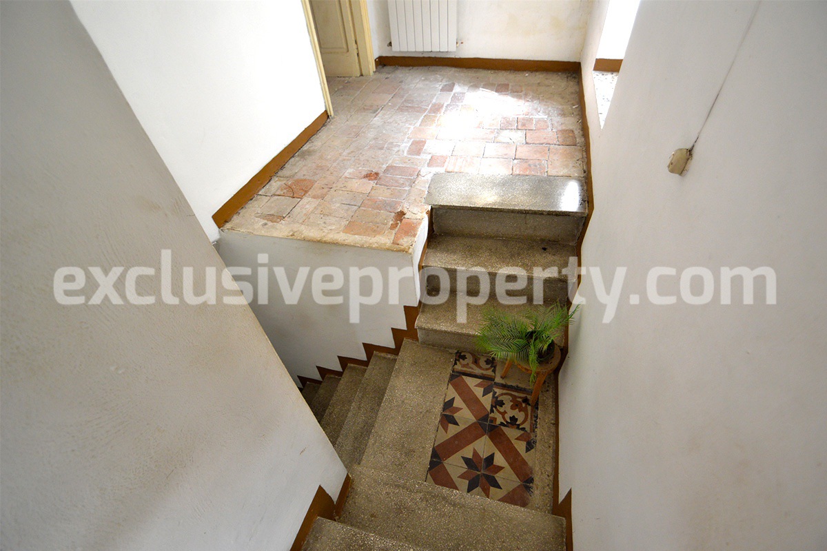 Ancient stone house for sale in the characteristic village Tavenna - Molise 8