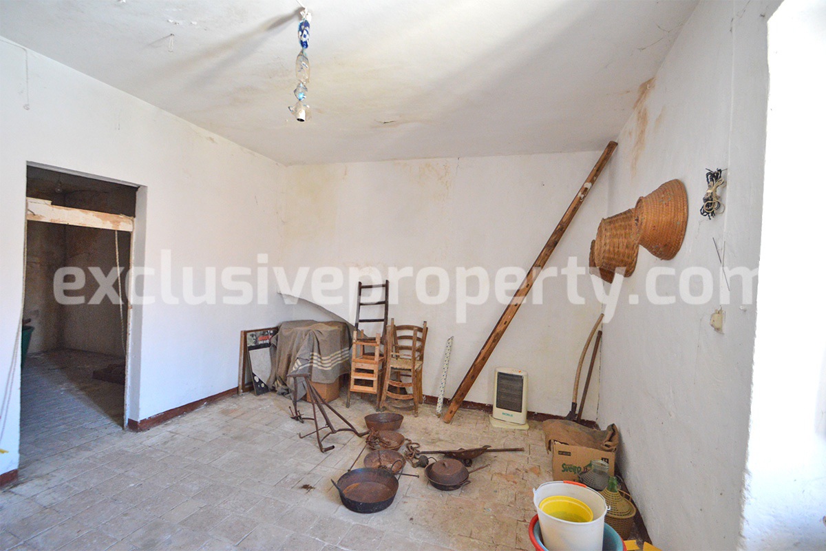 Ancient stone house for sale in the characteristic village Tavenna - Molise 14